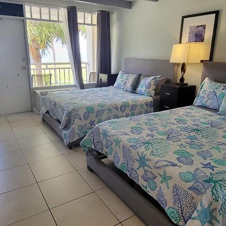Manatee, Studio202, Beach Steps Away! Pool+Wifi Ruskin Eksteriør billede
