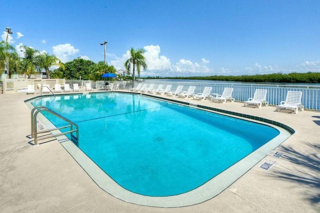 Manatee, Studio202, Beach Steps Away! Pool+Wifi Ruskin Eksteriør billede