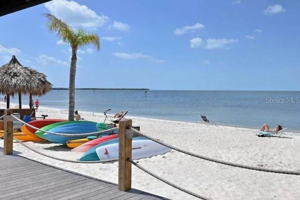 Manatee, Studio202, Beach Steps Away! Pool+Wifi Ruskin Eksteriør billede