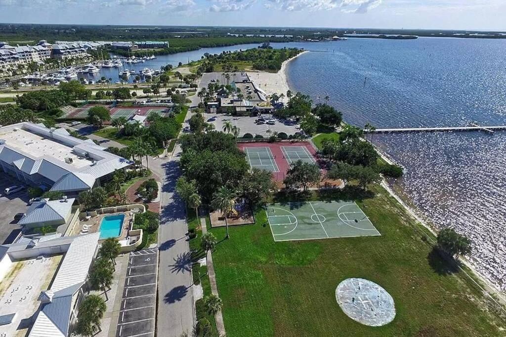 Manatee, Studio202, Beach Steps Away! Pool+Wifi Ruskin Eksteriør billede