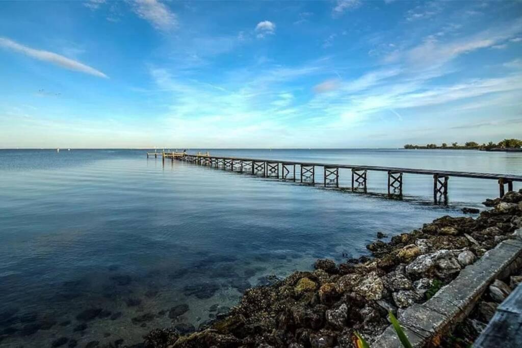 Manatee, Studio202, Beach Steps Away! Pool+Wifi Ruskin Eksteriør billede