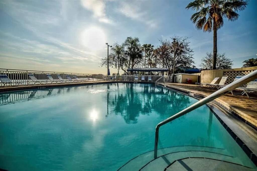 Manatee, Studio202, Beach Steps Away! Pool+Wifi Ruskin Eksteriør billede