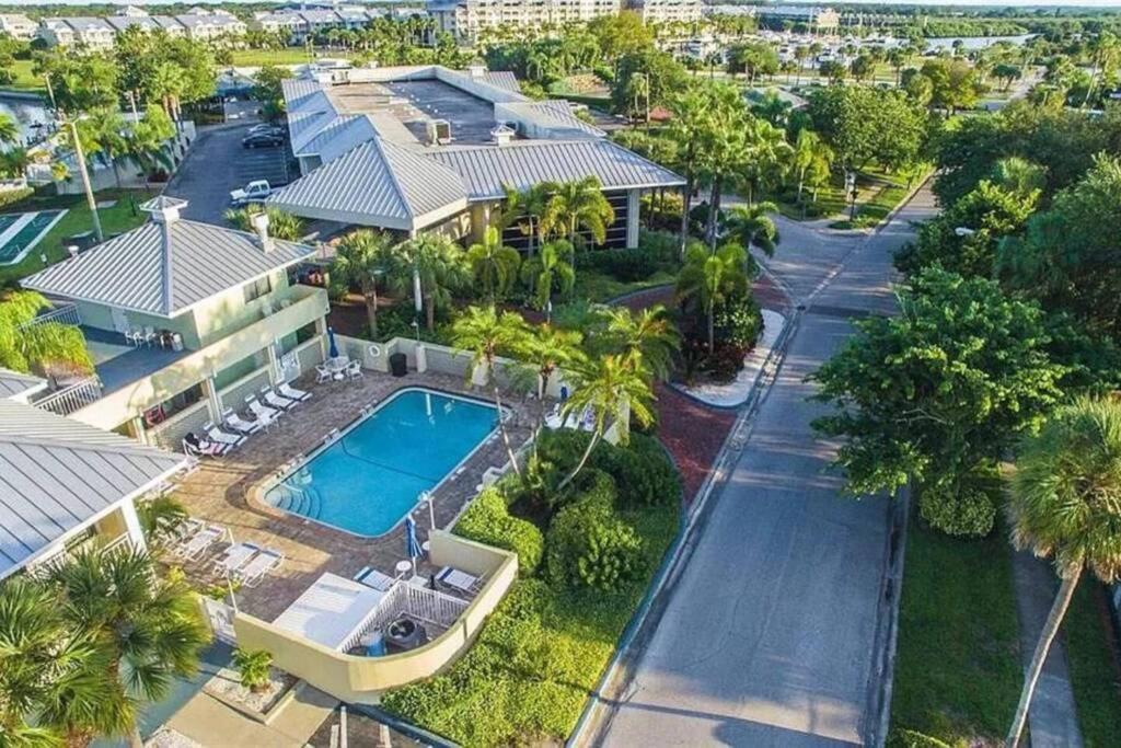 Manatee, Studio202, Beach Steps Away! Pool+Wifi Ruskin Eksteriør billede