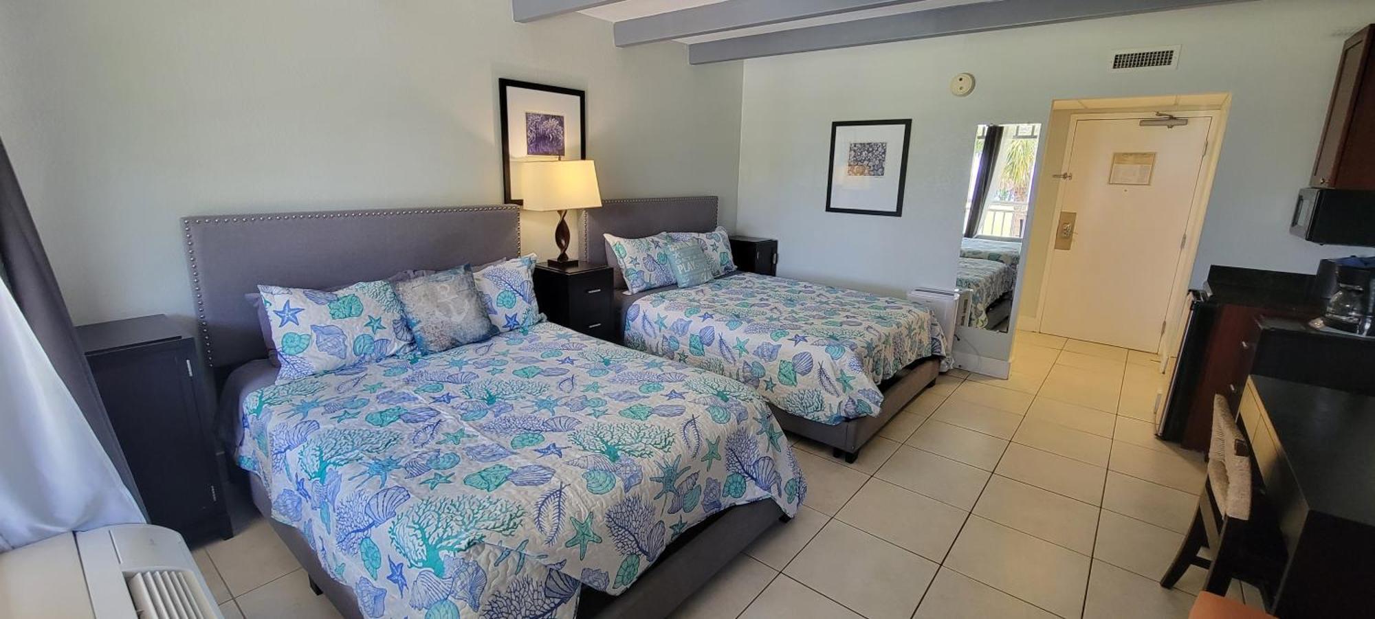 Manatee, Studio202, Beach Steps Away! Pool+Wifi Ruskin Eksteriør billede